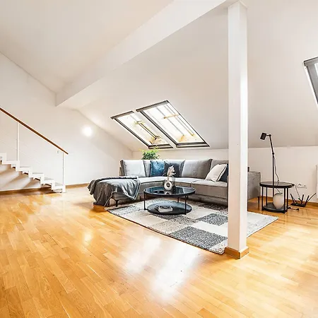Lavish And Chic Duplex For Families And Couples Lägenhet Prag