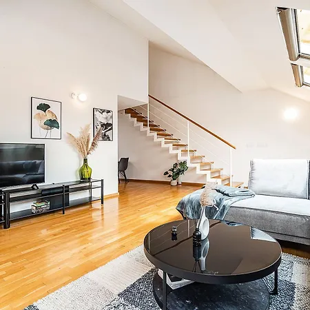 Lavish And Chic Duplex For Families And Couples