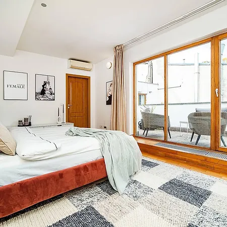 Lavish And Chic Duplex For Families And Couples