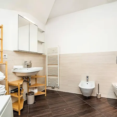 Lavish And Chic Duplex For Families And Couples Prag
