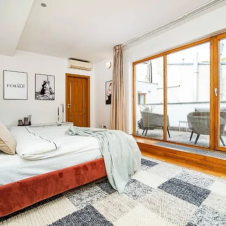 Lavish And Chic Duplex For Families And Couples