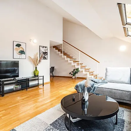 Lavish And Chic Duplex For Families And Couples