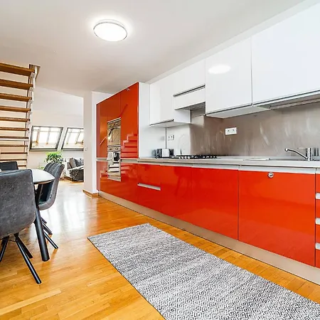 Lavish And Chic Duplex For Families And Couples